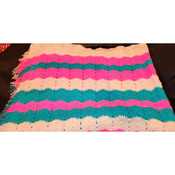 Handmade Crochet Afghan Blanket Pink/White/Blue Wave Pattern Throw New - Picture 2 of 8